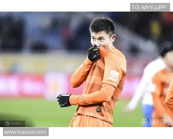 张泽禹足球明星崛起之路揭秘他如何成为年轻球员心中的偶像与榜样